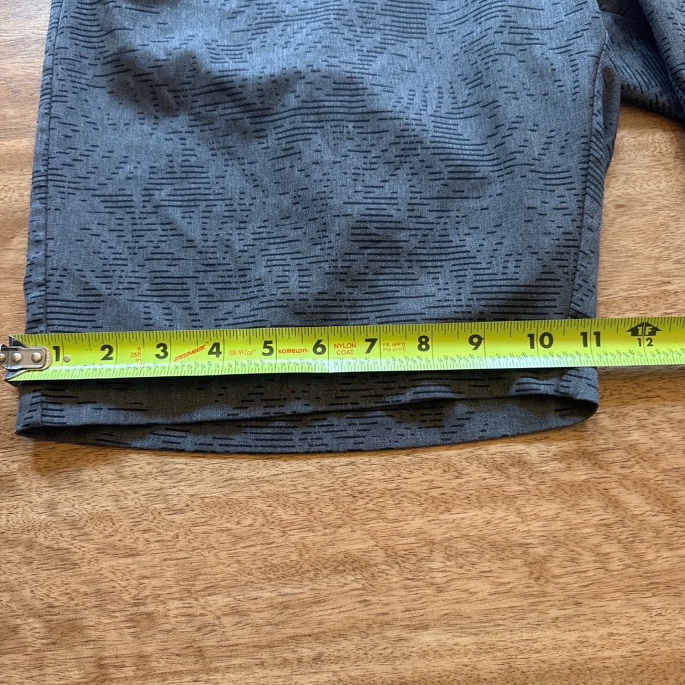 TravisMathew Mens Grey Golf Shorts Size 38 Geometric Palm Print - Picture 7 of 7